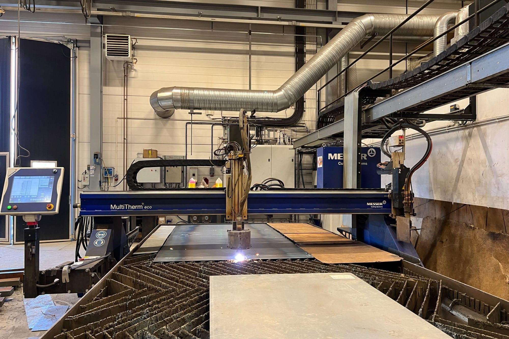 Plasmaskärbord med skuren plåt